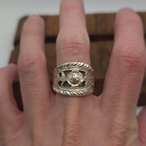 Jewelry - Size 8.25 925 Sterling Silver Thick Rose Floral Spoon Ring